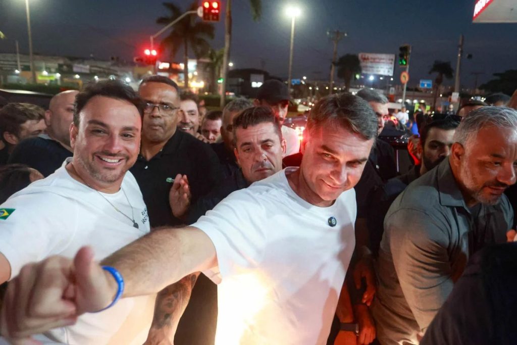 Flávio Bolsonaro participa da Romaria de Trindade e lança agenda política em Goiás