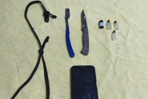Homem é preso sob suspeita de usar IA para planejar morte de filho de 8 anos; plataforma emitiu alerta