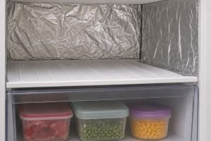 Forro o freezer com papel-alumínio