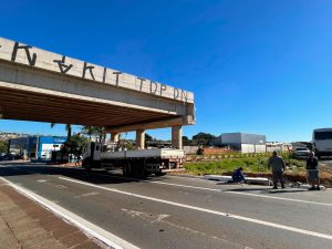 Prefeitura de Goiânia iniciou estudos para reorganizar o trânsito na região da Avenida Castelo Branco enquanto viaduto da Leste-Oeste segue sem conclusão. (Foto: Reprodução)