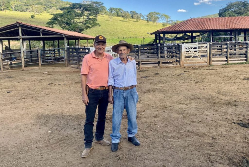 Aprendeu a fazer queijo com o pai de 95 anos, voltou para a fazenda da família no Serro e hoje é jurado em concursos mundiais