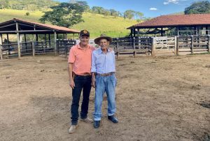 Aprendeu a fazer queijo com o pai de 95 anos, voltou para a fazenda da família no Serro e hoje é jurado em concursos mundiais