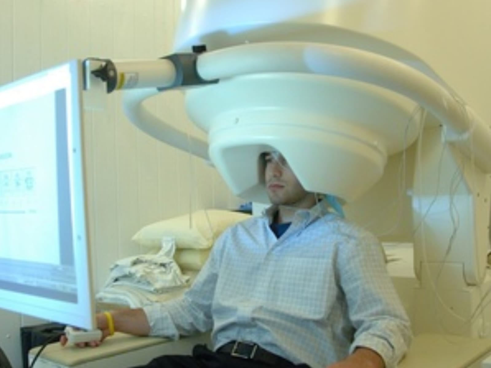 Meta avança em IA que traduz ondas cerebrais em texto sem cirurgia