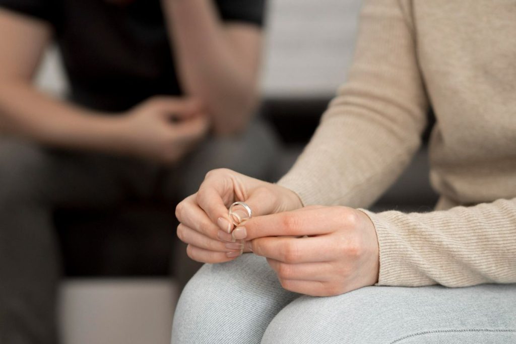 A decisão da noiva cancela casamento ganhou repercussão após um padre identificar sinais de desequilíbrio e falta de reciprocidade no relacionamento