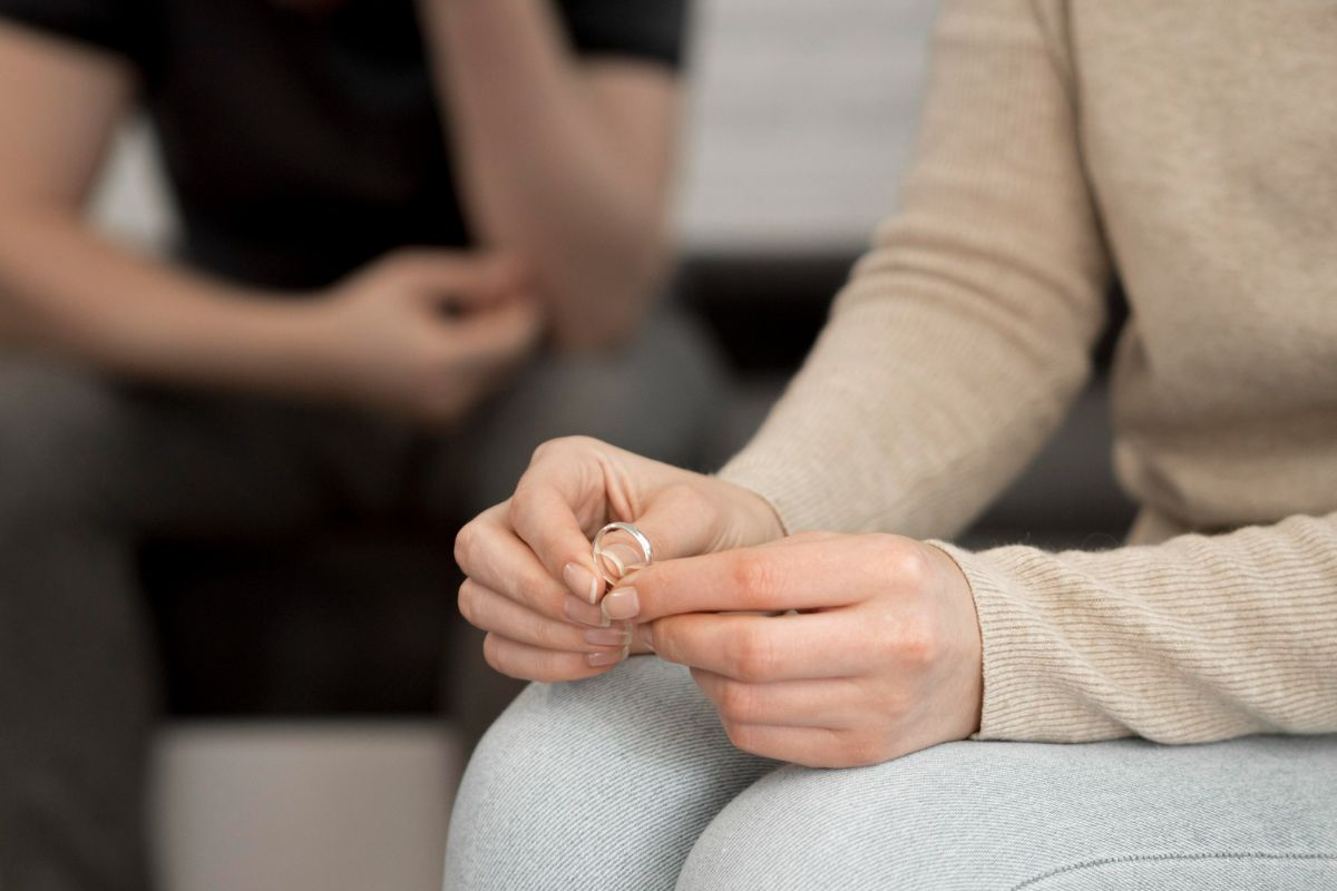A decisão da noiva cancela casamento ganhou repercussão após um padre identificar sinais de desequilíbrio e falta de reciprocidade no relacionamento