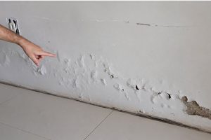 Para não ter infiltração na parede, o segredo não é colocar mais cimento,