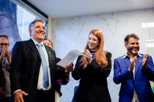 Osmar Borges do Trio Elétrico toma posse na Câmara de Anápolis e assume vaga de Dominguinhos por três meses