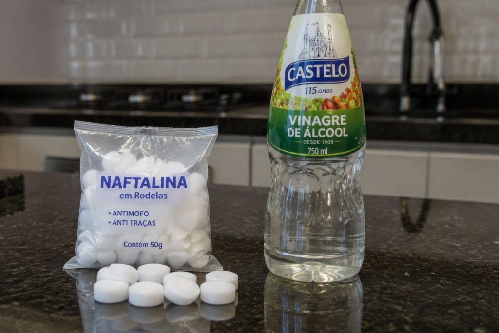 naftalina no vinagre de álcool