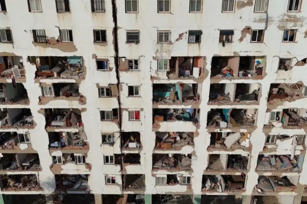 Sobe para 2.295 o número de mortes confirmadas em terremotos na Venezuela