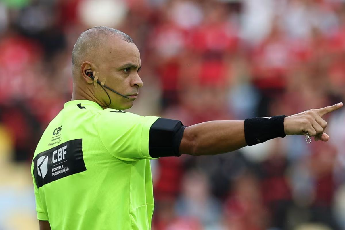 Árbitro goiano pode faturar mais de R$ 500 mil caso apite a final da Copa do Mundo 2026