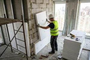 Adeus, mofo na parede: o painel de isopor que isola a umidade e dispensa quebradeira em casa
