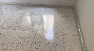 Especialistas alertam que um ingrediente bastante popular pode destruir o piso de granilite logo nas primeiras aplicações