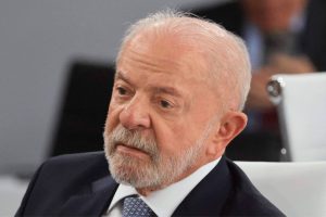 Lula chama Flávio de traidor da pátria após rival sugerir a Trump decisão sobre tarifaço depois da eleição