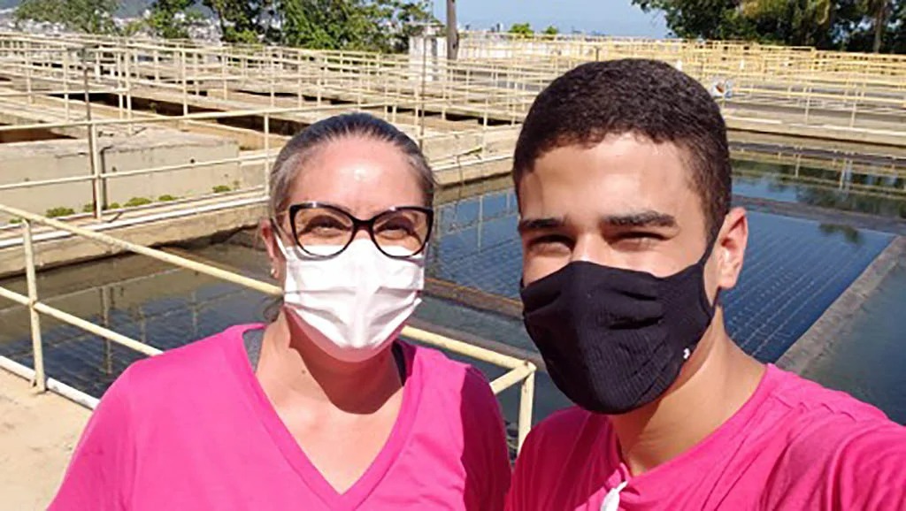 Aos 16 anos, estudante brasileiro criou um filtro de baixo custo que retém microplásticos da água antes do consumo e abastecerá 70% de duas cidades