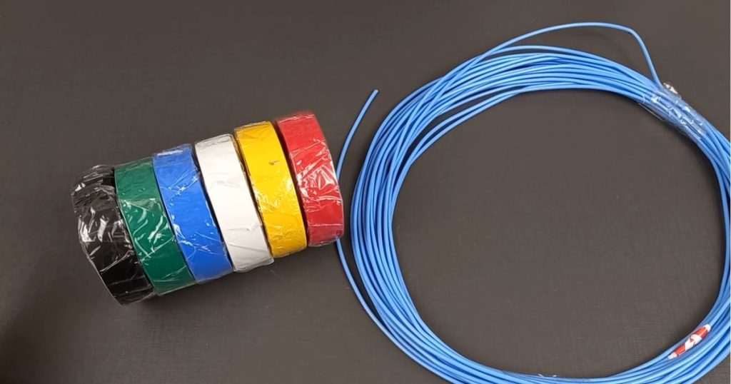 Azul, verde, vermelha e preta têm funções diferentes e seguem um padrão utilizado em instalações elétricas