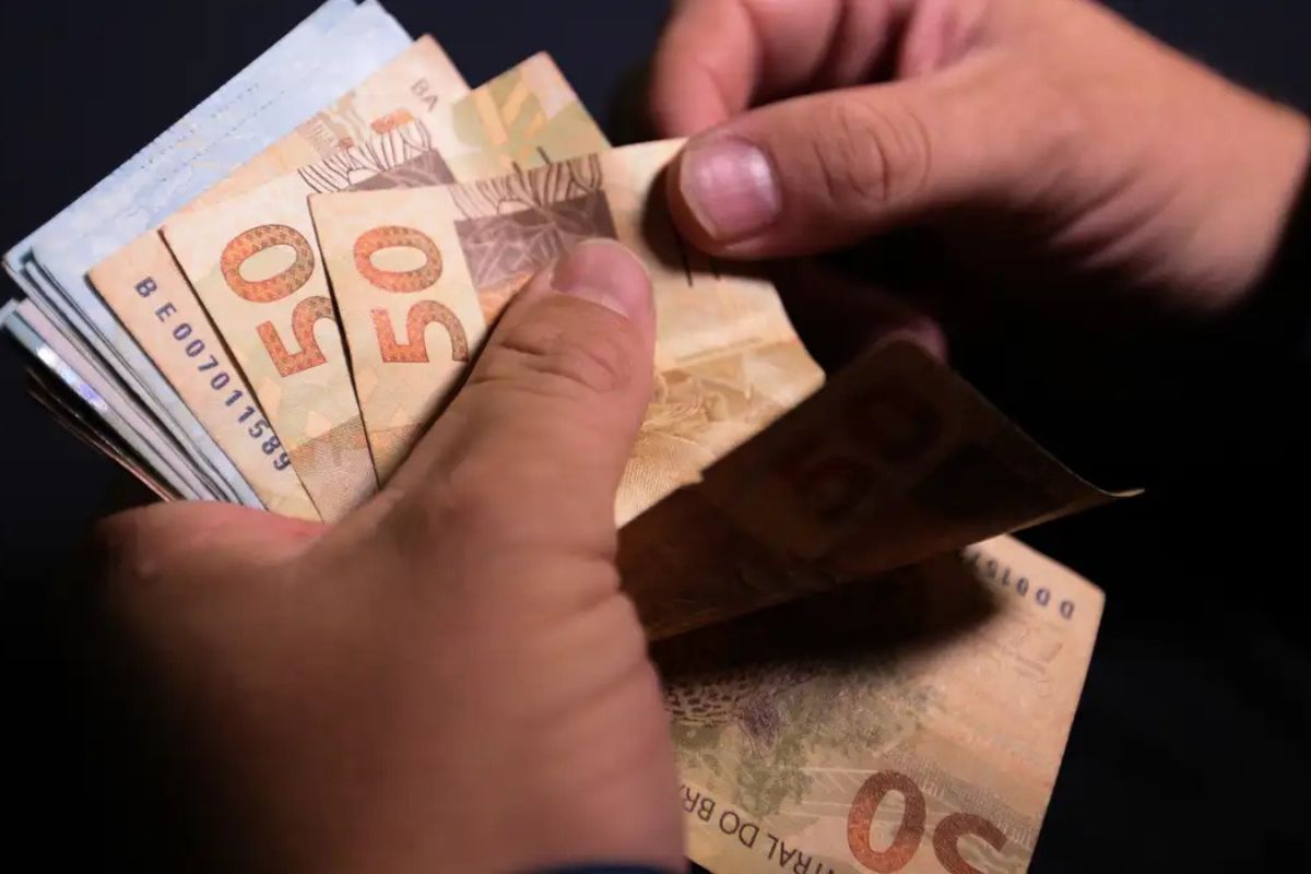 Veja as 10 profissões com os maiores e os menores salários em Goiás