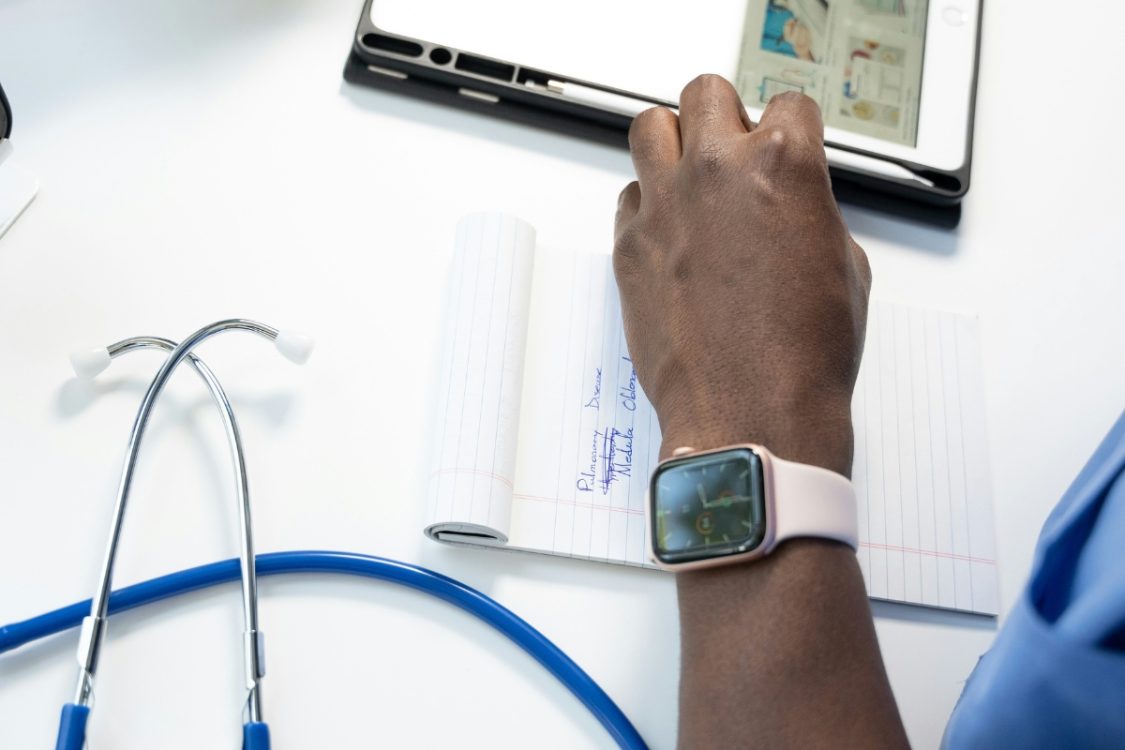 Lei proíbe médicos de diferenciar agendamento para pacientes particulares e de planos de saúde