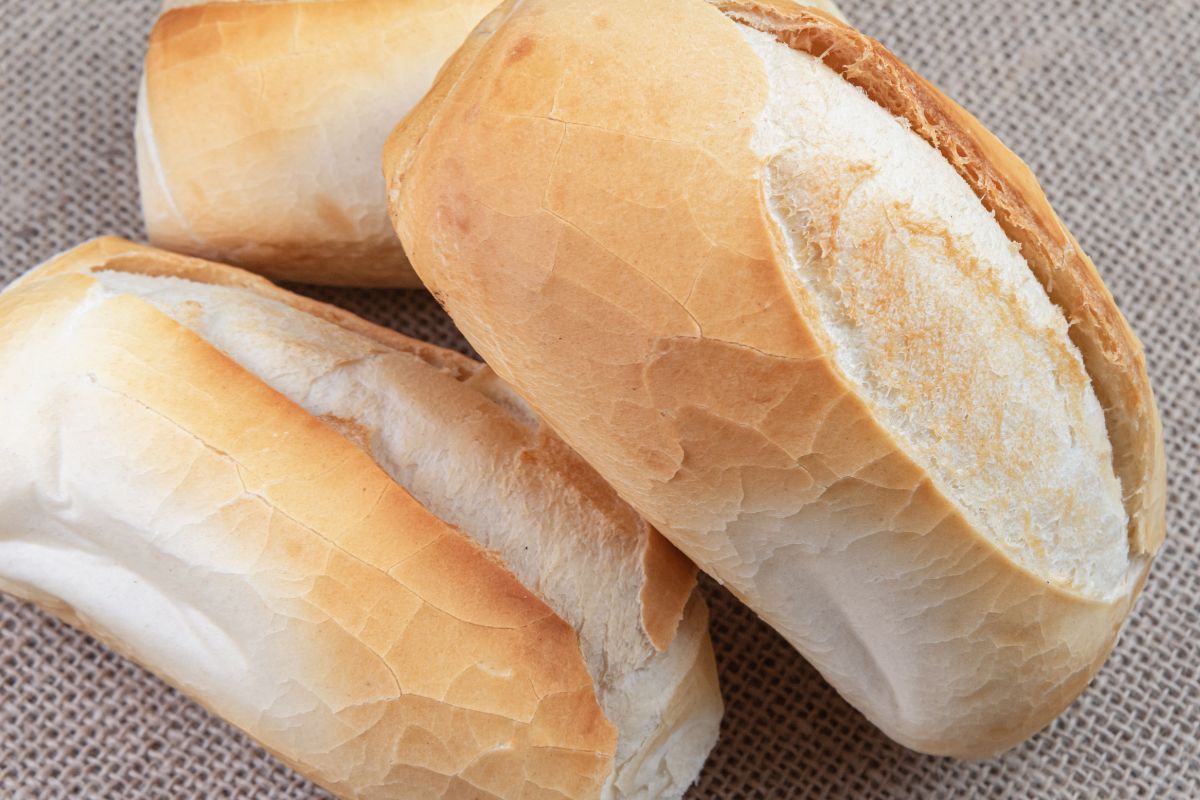o melhor lugar para guardar o pão e evitar que ele fique duro