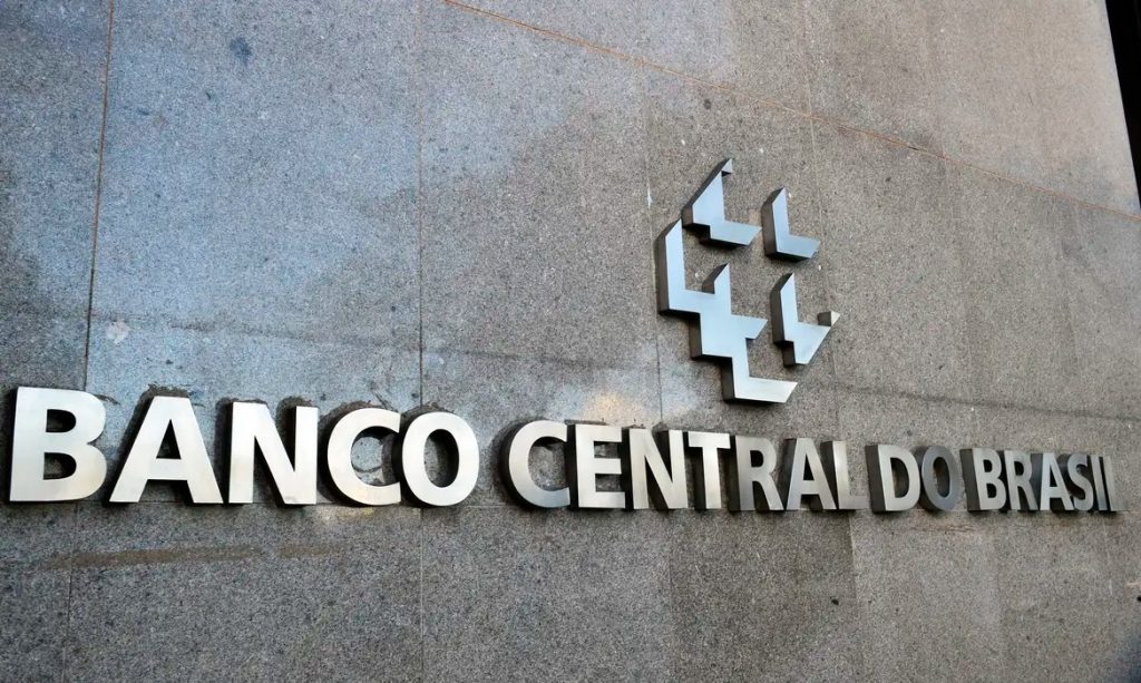 Banco Central e Receita Federal são autorizados a realizar concursos