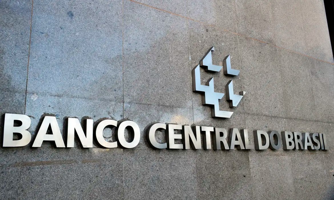 Banco Central e Receita Federal são autorizados a realizar concursos