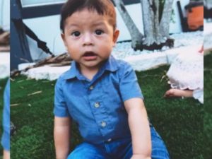 Menino de 2 anos morre após ser deixado em carro quente na Flórida