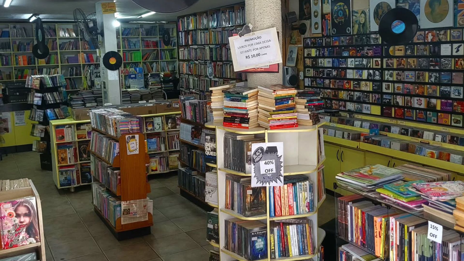 Interior da Livraria Cultural, que está no Centro de Anápolis há 27 anos.