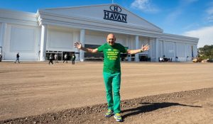 Luciano Hang visita obra de R$ 100 milhões e confirma nova loja da Havan o hang