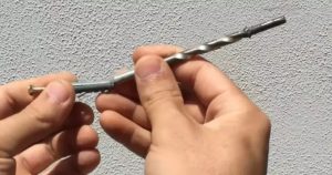 Como furar a parede sem furadeira: o método certo para não fazer bagunça, segundo pedreiros