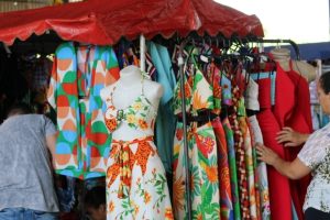 Feira de Brechós Cabide Rosa