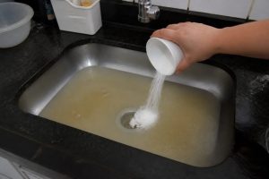 Desentupi a pia da cozinha