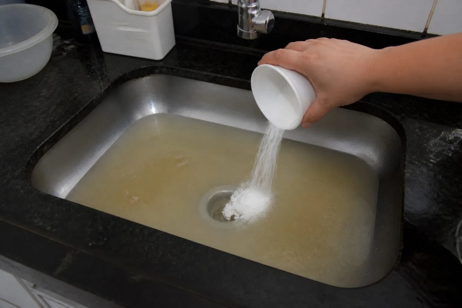 Desentupi a pia da cozinha