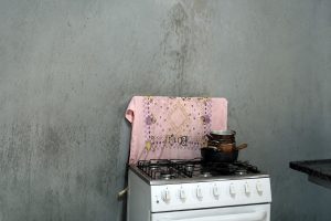 gordura na parede da cozinha