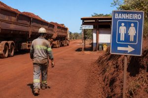 trabalhador caminhava 2 km para usar o banheiro