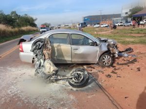 Acidente entre carro e moto deixa jovem de 27 anos morto na GO-462, em Goiânia