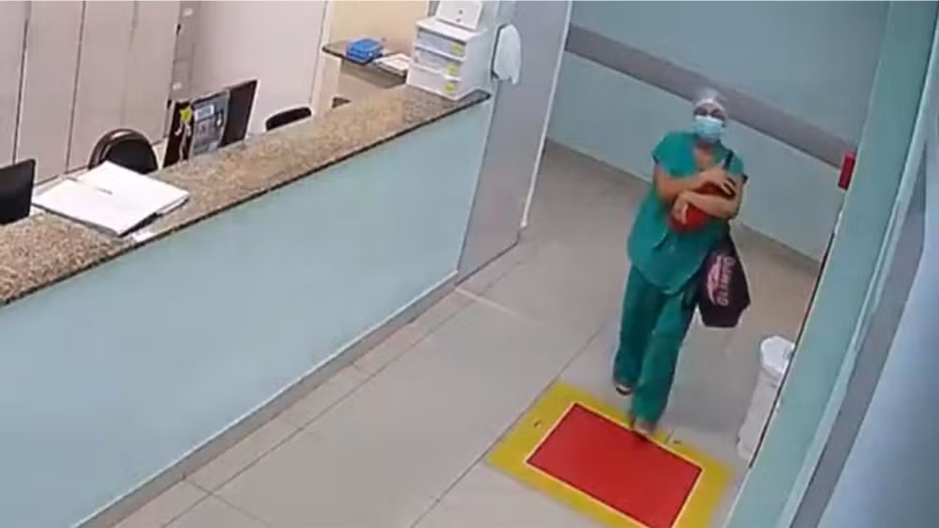Técnica de enfermagem é presa após tentar levar bebê na bolsa no Piauí