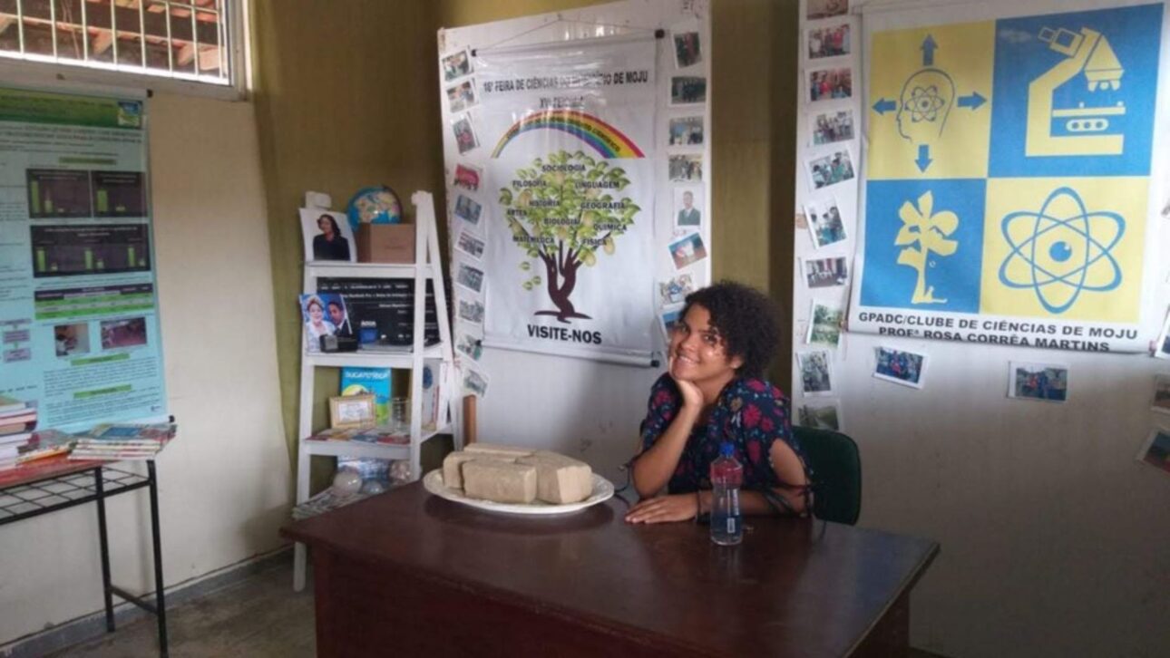 Aos 17 anos, jovem brasileira transforma caroço de açaí que iria para o lixo em tijolo de construção e já venceu mais de 25 prêmios com a ideia