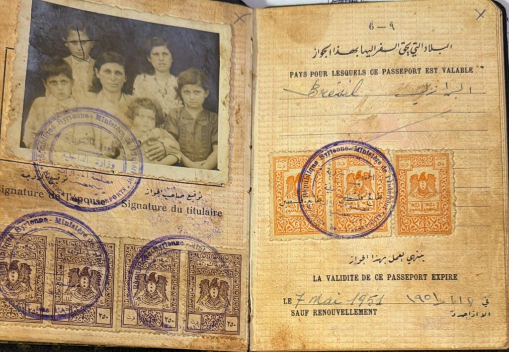 O passaporte traz o nome de Wahibe, avó da família, já que os filhos ainda eram menores de idade. (Foto: Arquivo pessoal/Daniela Hajjar)