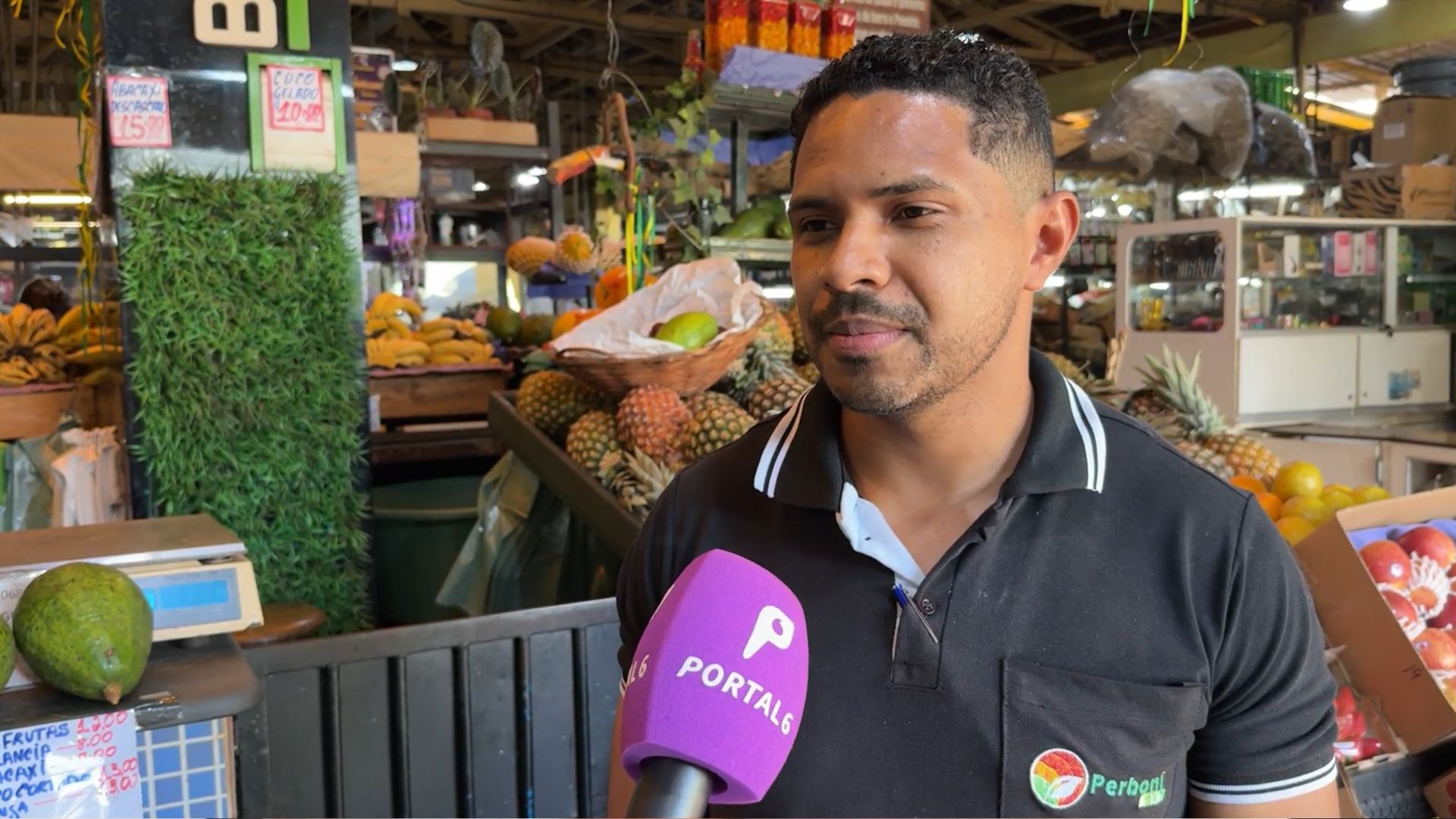 Ronaldo Rodrigues assumiu as vendas na banca da tia após ela ficar doente.