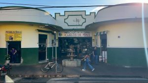 Mercado Municipal Carlos de Pina fica entre as ruas 14 de Julho e General Joaquim Inácio, no Centro de Anápolis.