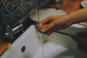 Colocar vinagre nos talheres de metal: por que é recomendado e para que serve