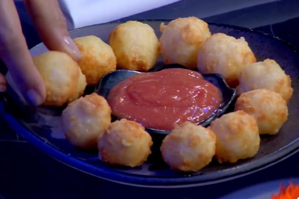 Pão de queijo mineiro sem forno: MasterChef ensina a fazer essa delícia para o lanche da tarde