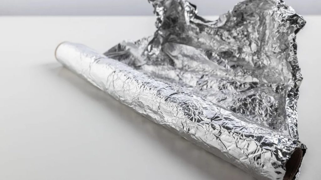 Lado fosco ou lado brilhante: o melhor lado para usar o papel-alumínio, segundo fabricantes