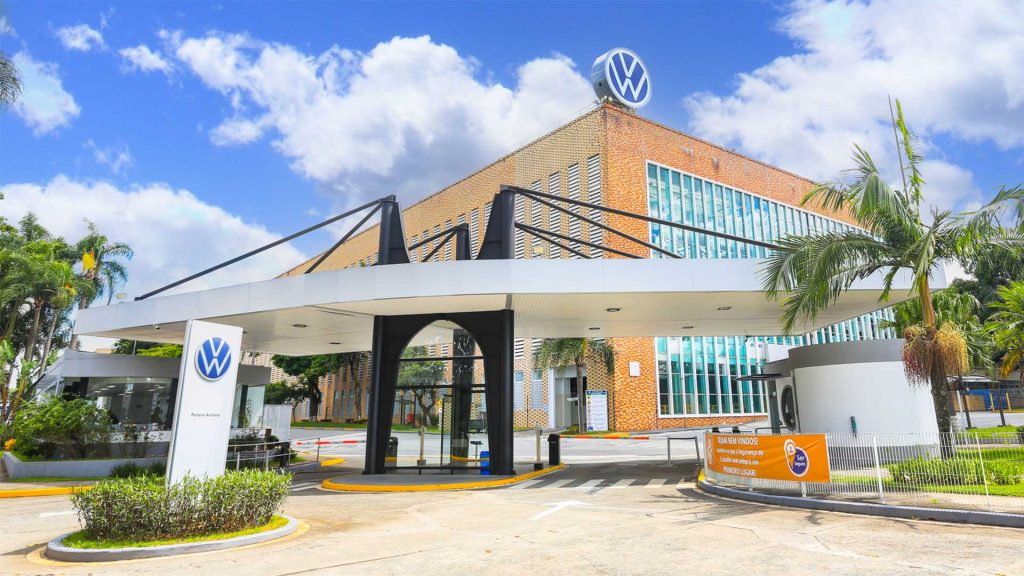 fábrica Anchieta da Volkswagen Título SEO: Fábrica Anchieta já produziu 15 milhões de carros Slug: fabrica-anchieta-volkswagen-15-milhoes-carros Meta descrição: Fábrica Anchieta, da Volkswagen, ocupa 1,6 milhão de m², possui centro de formação profissional e já produziu 15 milhões de veículos. Categoria: Brasil Tags por vírgula: fábrica Anchieta da Volkswagen, Volkswagen, São Bernardo do Campo, indústria automobilística, 15 milhões de carros, SENAI