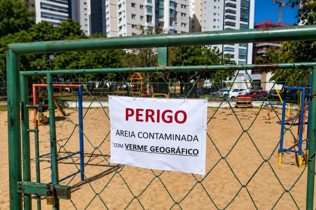Parquinho no Jardim Goiás é interditado após areia ser contaminada por bicho geográfico