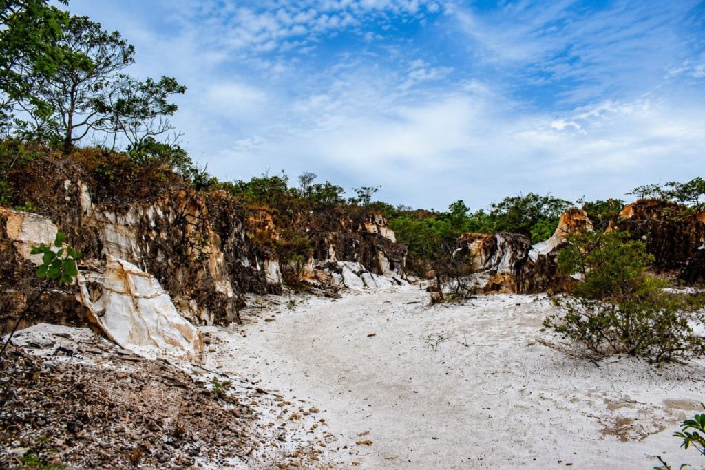 Goiás abriga bela "praia secreta" bem no topo de uma serra, a mais de mil metros de altitude