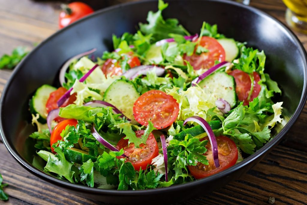 o melhor tempero para deixar a salada mais saborosa