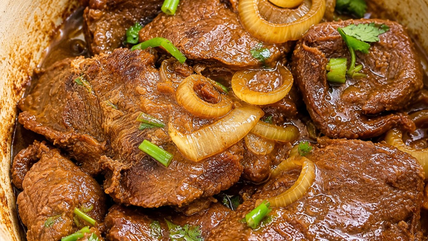 A melhor maneira de fazer bife, segundo chefs: fica macio, suculento e pronto rapidinho para os dias corridos