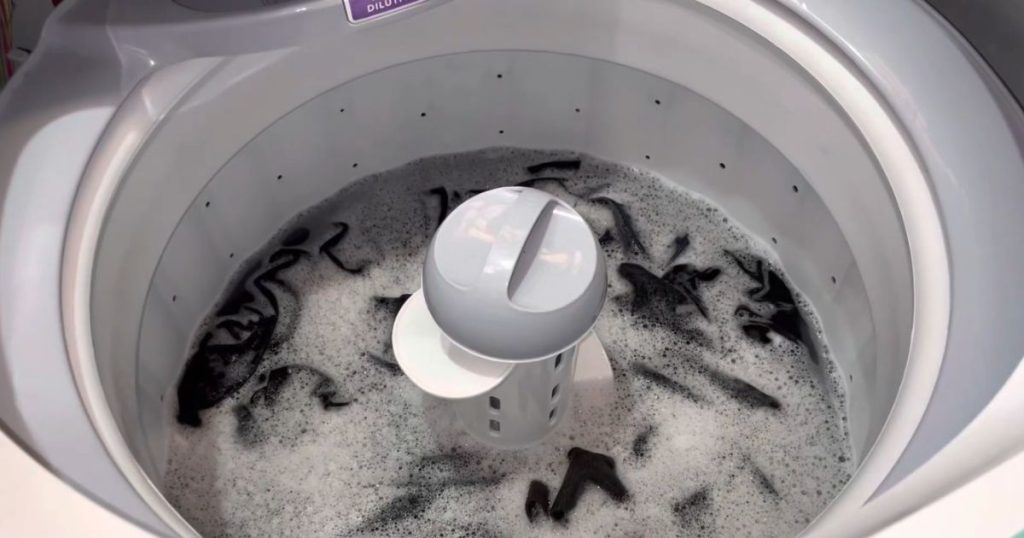 O sabão para máquina de lavar oferece melhores resultados quando acompanha o tipo de roupa, o ciclo de lavagem e a temperatura da água