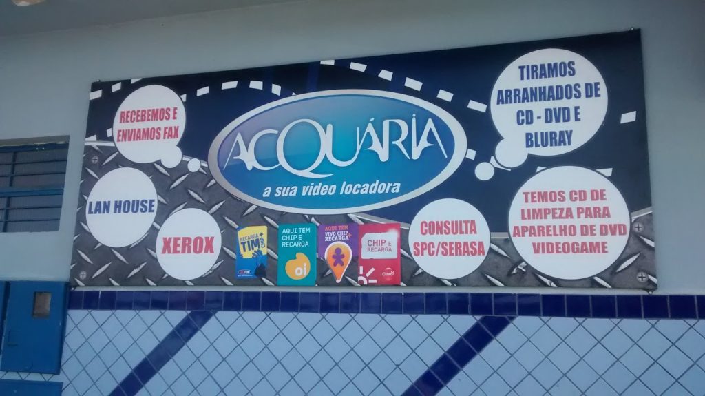 Além do aluguel de filmes, a Acquaria também oferecia outros serviços relacionados ao entretenimento, tornando-se um ponto de encontro para quem buscava novidades antes da era do streaming. (Foto: Google Maps)