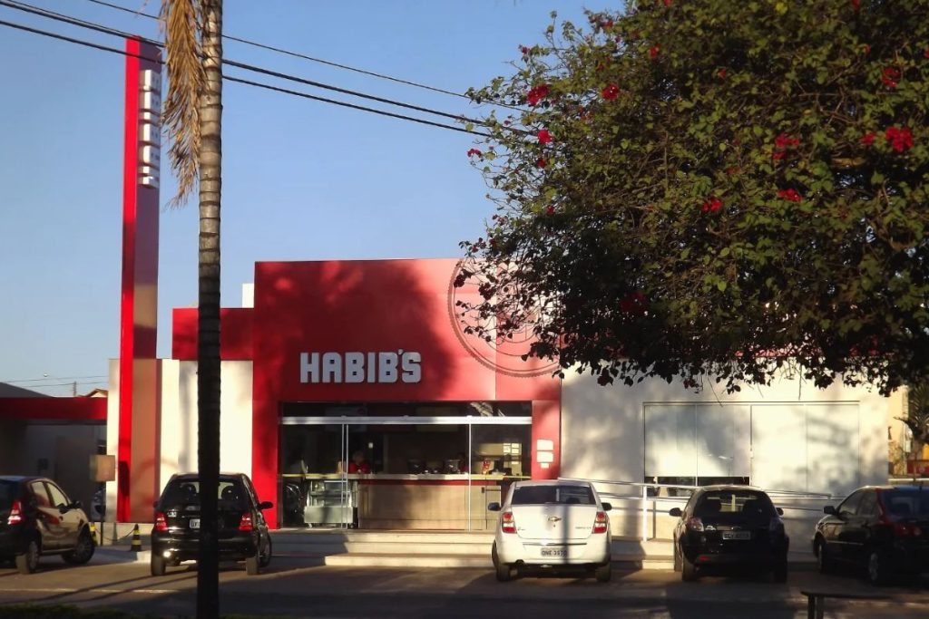 A única unidade do Habib's em Anápolis funcionou entre 2013 e 2017 e ainda é lembrada pelos clientes que frequentavam o restaurante. (Foto: @anapolisnarede) 